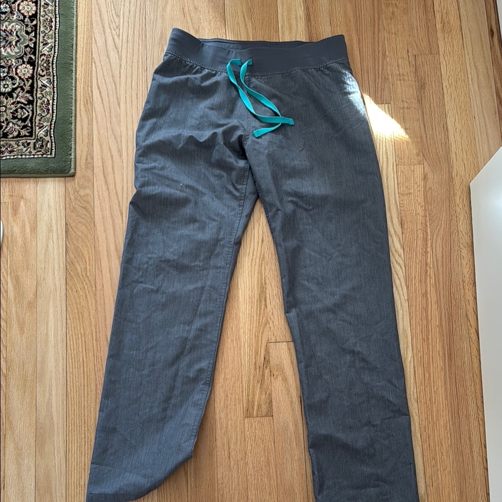 Figs gray scrub bottoms wide leg size small